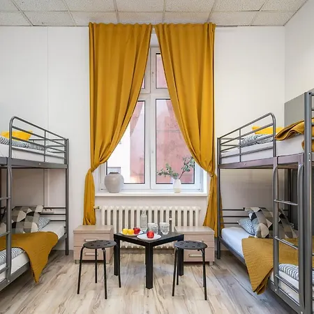 Absynt Hostel *