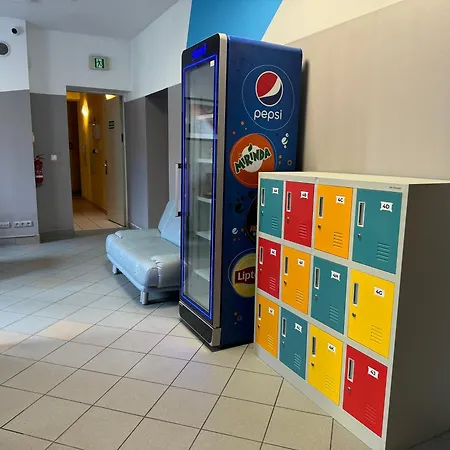 Absynt Hostel *